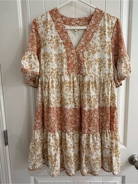 entro Rust and Cream Floral Tiered V-Neck Mini Dress